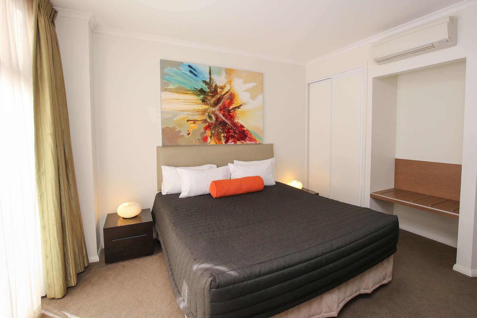 Indulge Apartments - Ontario Mildura Bagian luar foto