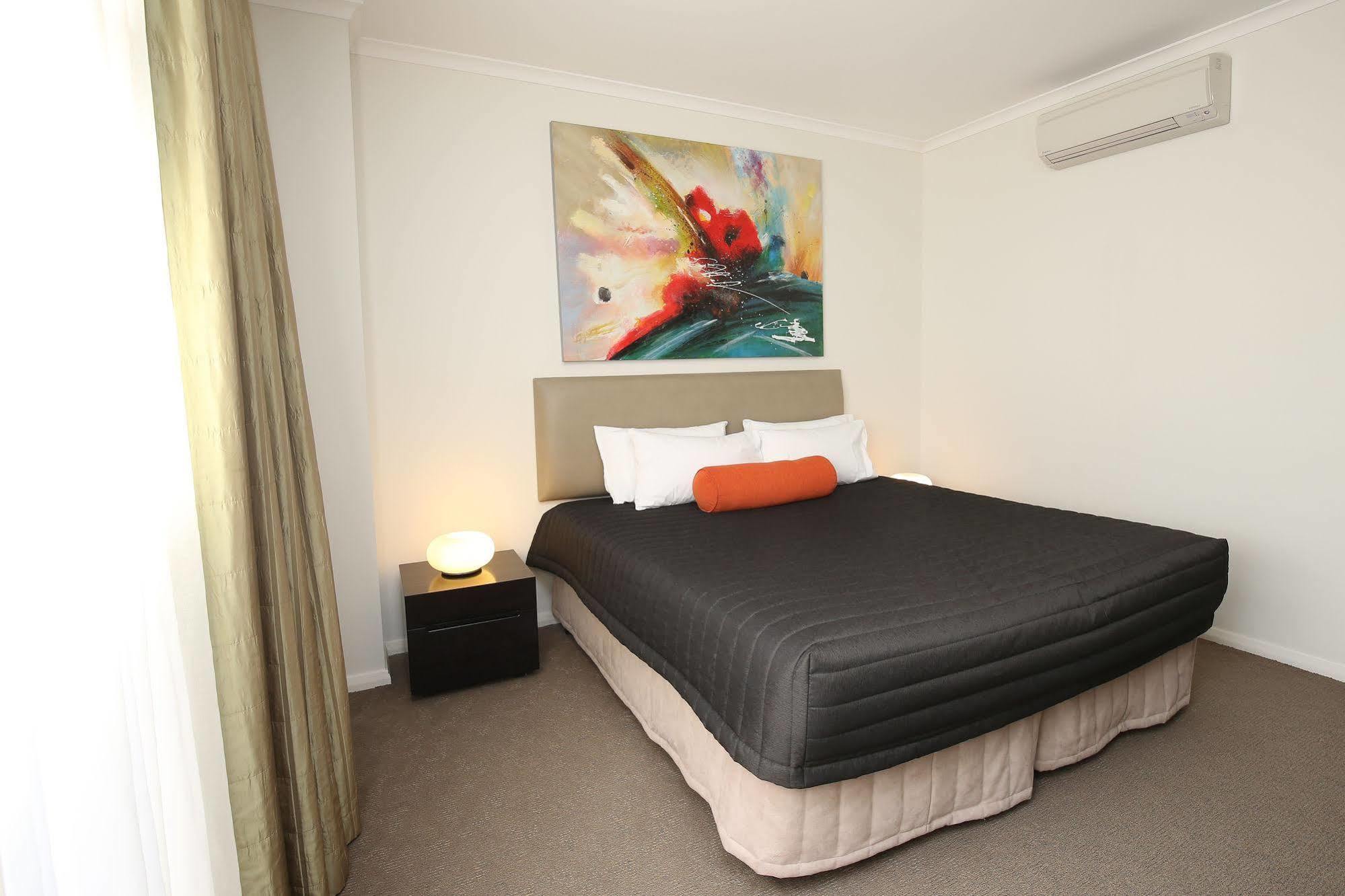 Indulge Apartments - Ontario Mildura Bagian luar foto